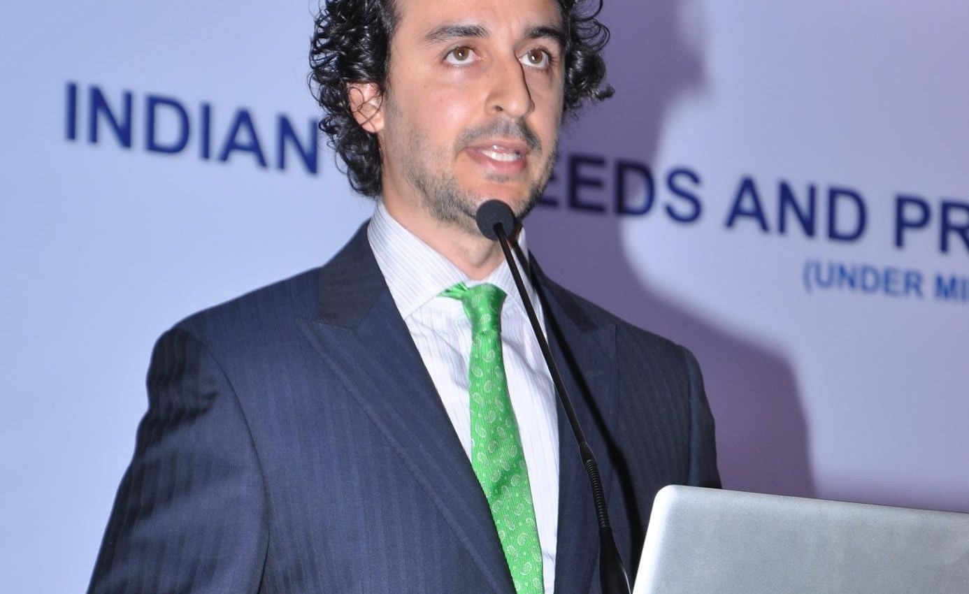 Alper Önel speaking at IOPEPC 2013, Hyderabad